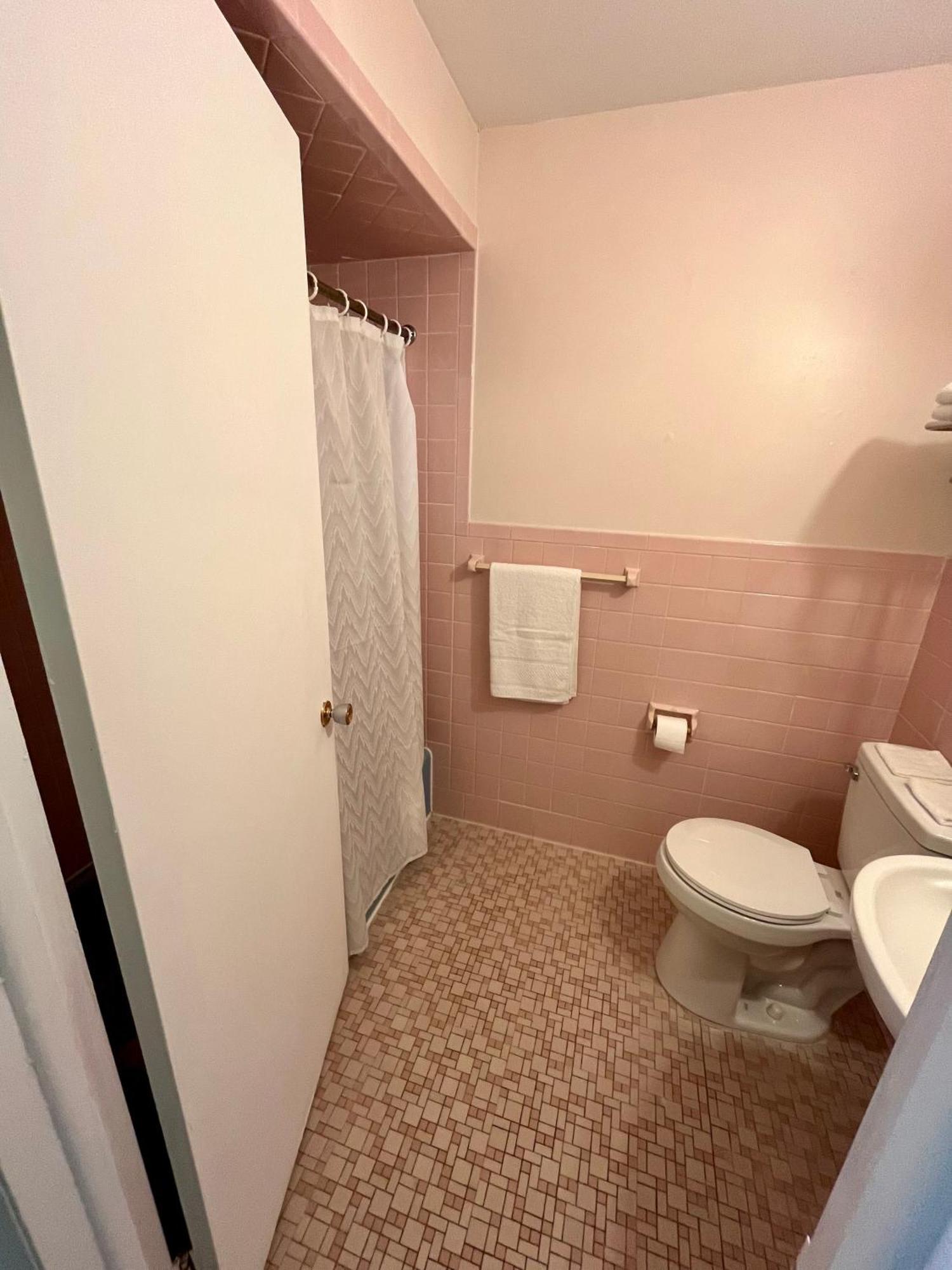 Grand Lake Hotel Lebanon Екстериор снимка